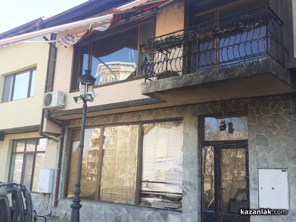 Джип Хамър изгоря напълно рано тази сутрин