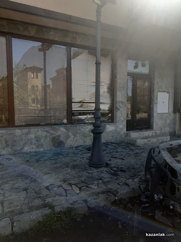 Джип Хамър изгоря напълно рано тази сутрин