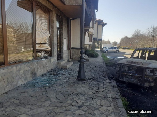 Джип Хамър изгоря напълно рано тази сутрин