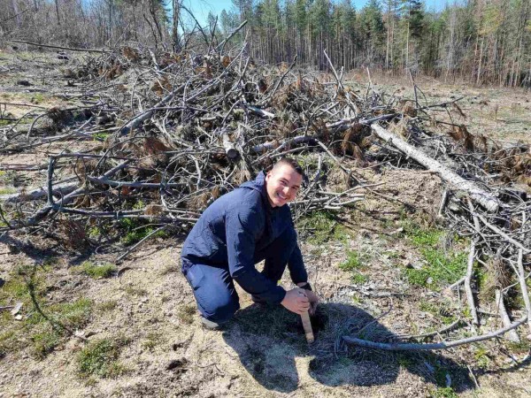 Ендуро клуб “Севтополис“ засади 550 дръвчета в изгорялата гора край Горно Черковище