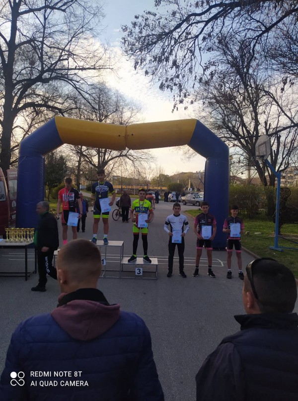 Дебют на колоездач от “Лястовица“ му донесе успехи