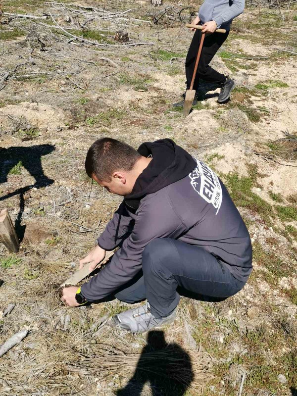 Ендуро клуб “Севтополис“ засади 550 дръвчета в изгорялата гора край Горно Черковище