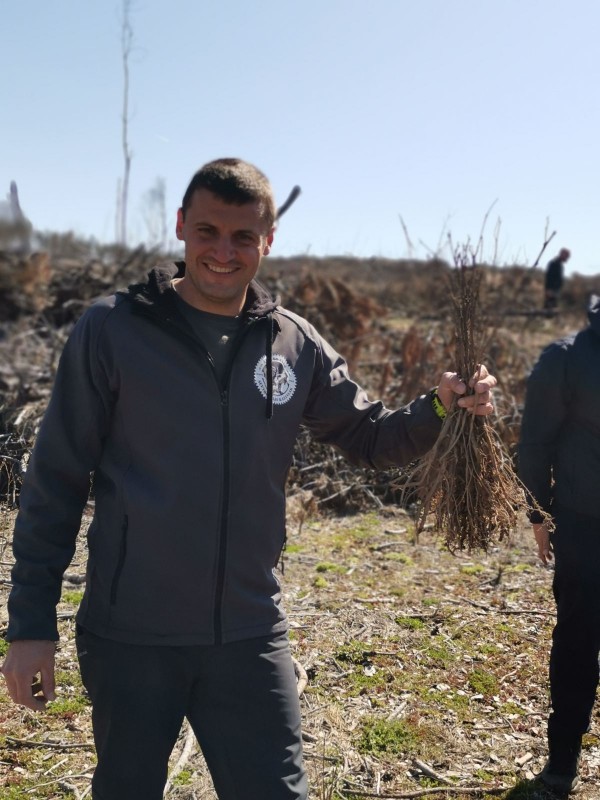 Ендуро клуб “Севтополис“ засади 550 дръвчета в изгорялата гора край Горно Черковище