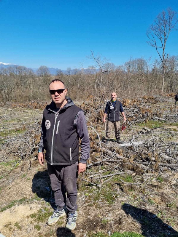 Ендуро клуб “Севтополис“ засади 550 дръвчета в изгорялата гора край Горно Черковище