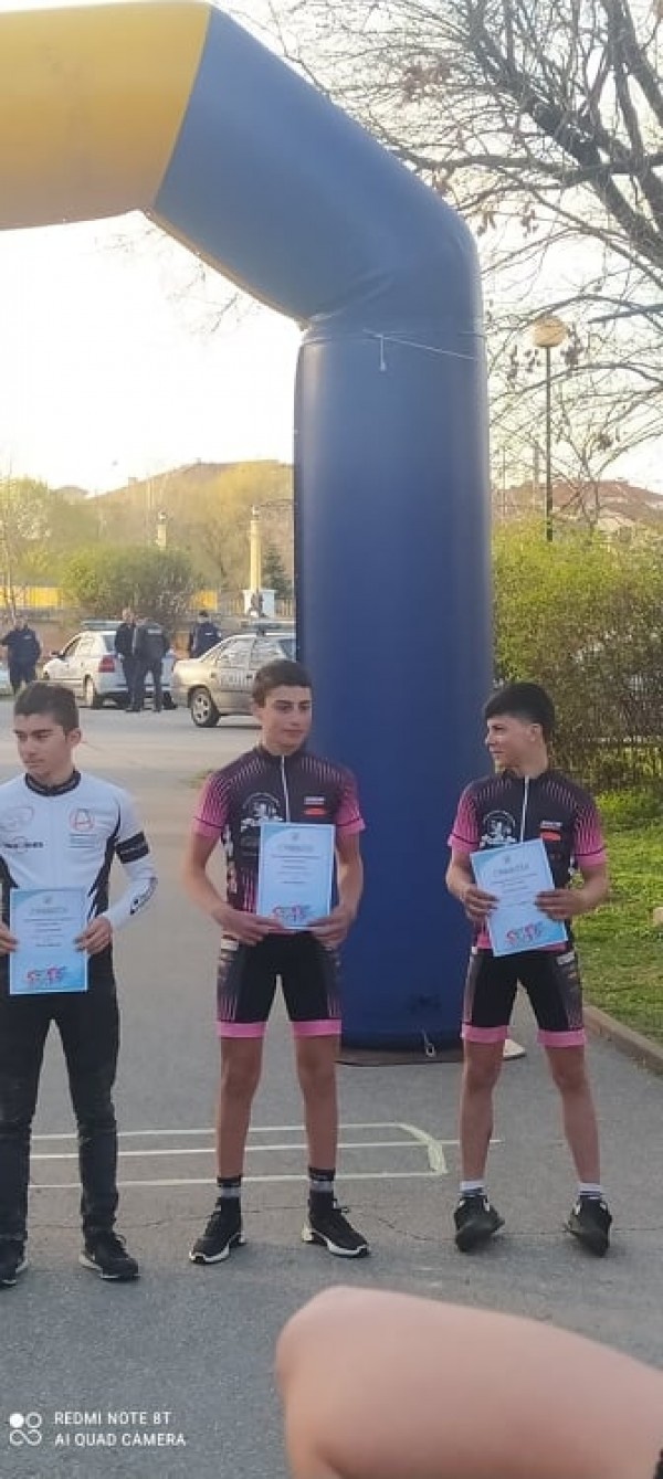 Дебют на колоездач от “Лястовица“ му донесе успехи