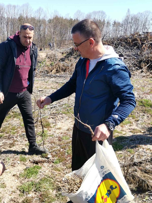 Ендуро клуб “Севтополис“ засади 550 дръвчета в изгорялата гора край Горно Черковище