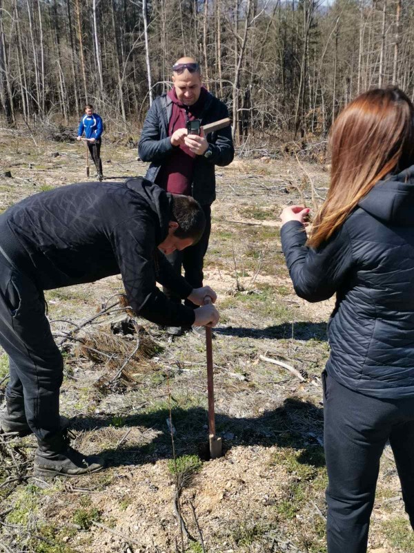 Ендуро клуб “Севтополис“ засади 550 дръвчета в изгорялата гора край Горно Черковище