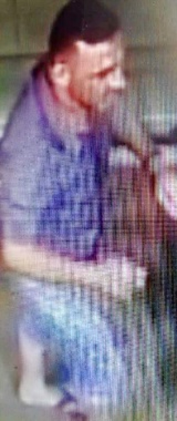 МВР търси самоличността на мъжете от снимките