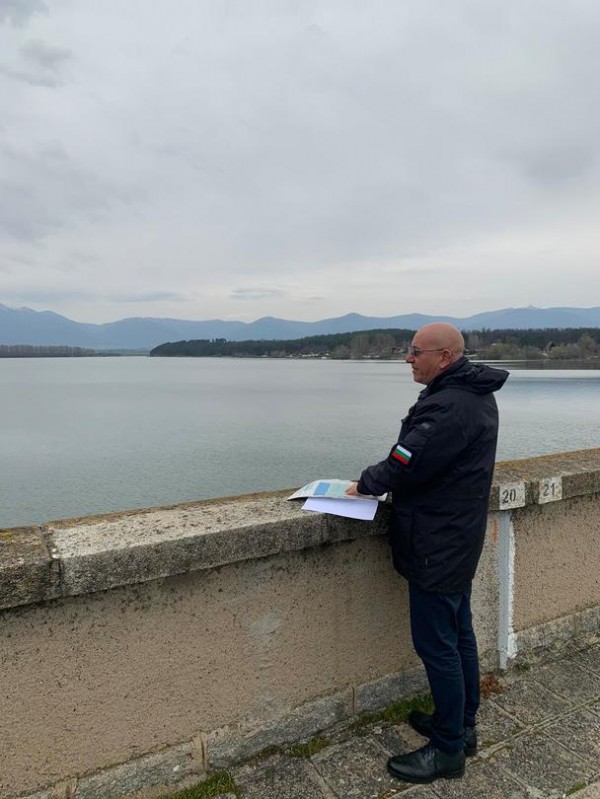 Екоминистърът провери изпускането на язовир Копринка