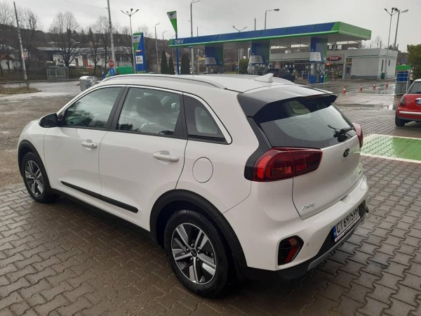 Запознай се с тестовия хибрид Киа Ниро, който можеш да купиш от КИА Казанлък