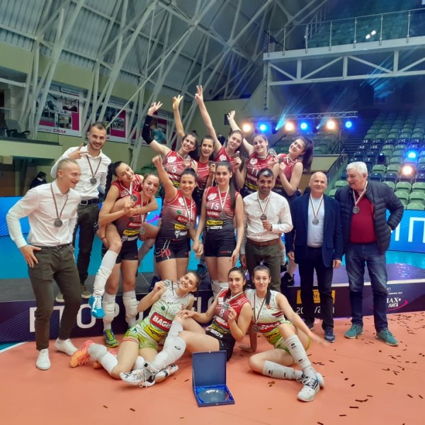 “Казанлък Волей“ е вицешампион на България при жените