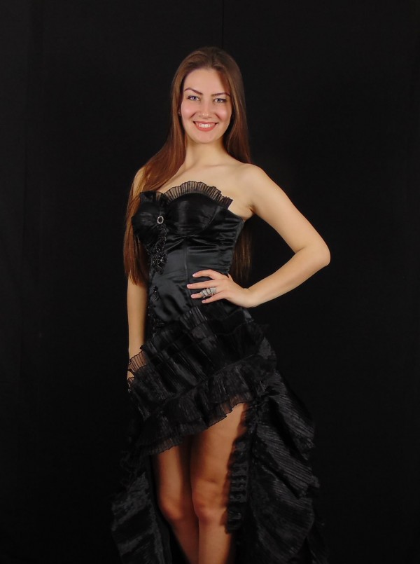 Младите съветници на Казанлък предоставят тоалети на абитуриенти в нужда