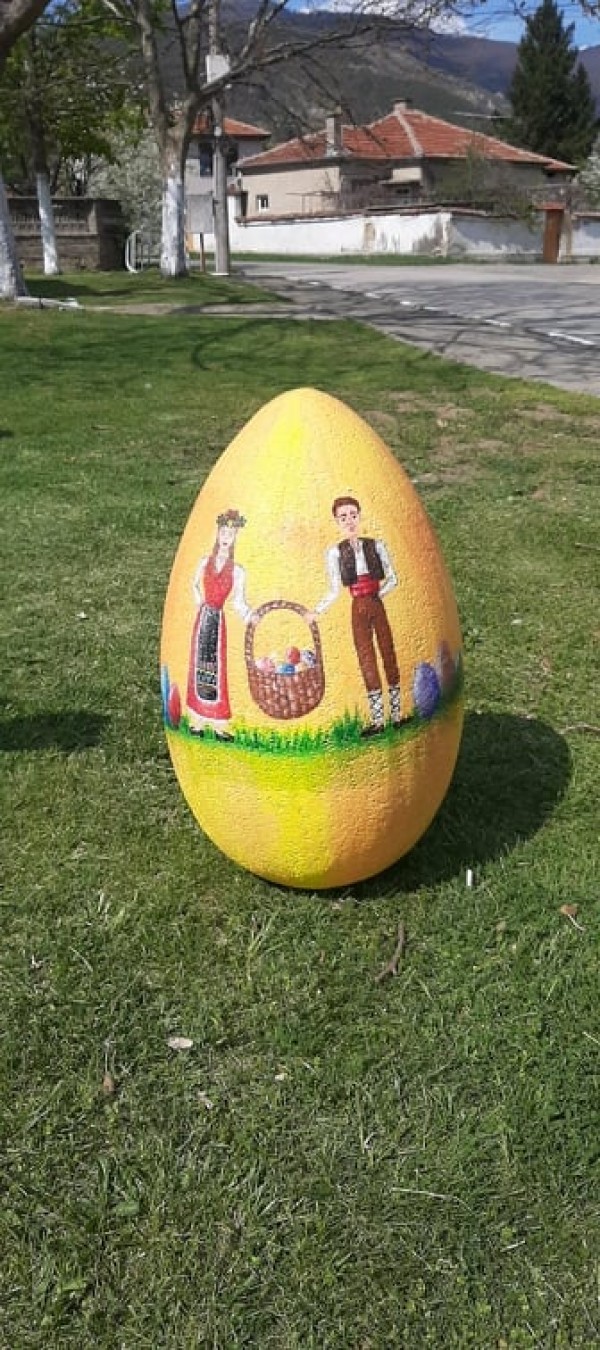 Енина се изпъстри с великденска украса