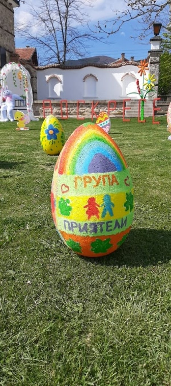 Енина се изпъстри с великденска украса