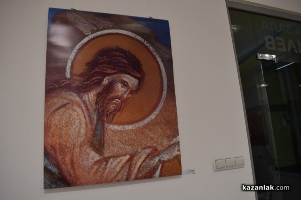 Различни творци се обединиха и създадоха “Различия“