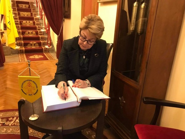 Ще възстановяват руското гробище край манастира в Шипка