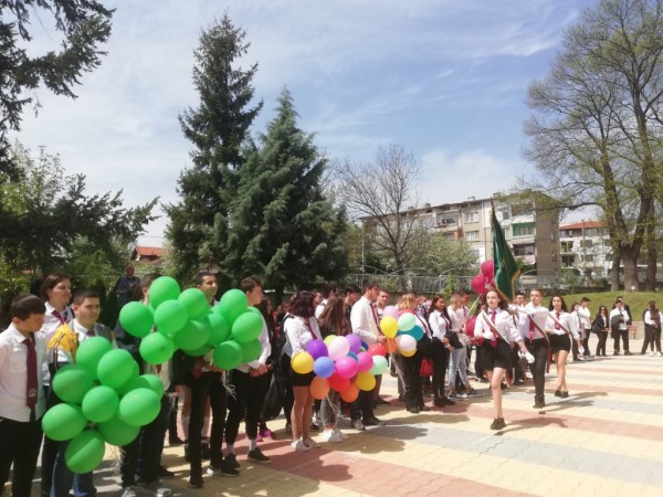 Поздравления от Кмета за 96 години ПГ „Иван Хаджиенов“