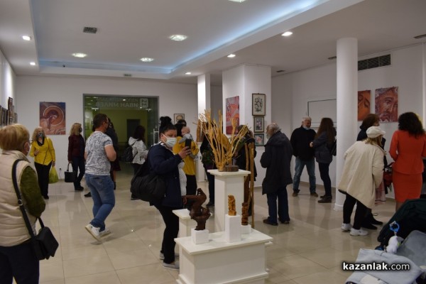 Различни творци се обединиха и създадоха “Различия“