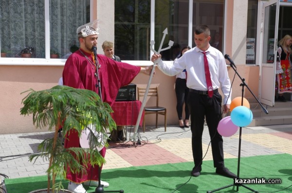 96 балона полетяха в небето за годишнината на ПГ “Иван Хаджиенов“