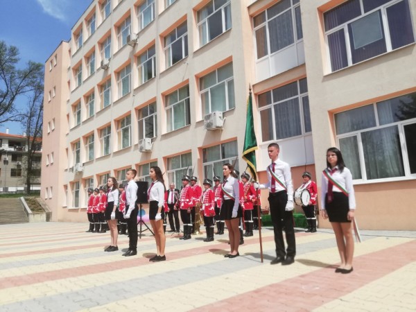 Поздравления от Кмета за 96 години ПГ „Иван Хаджиенов“