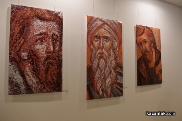 Различни творци се обединиха и създадоха “Различия“