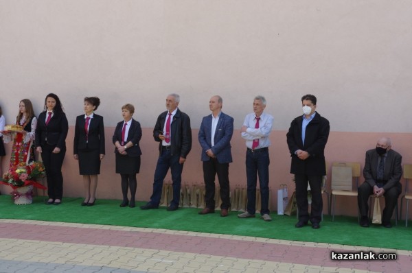 96 балона полетяха в небето за годишнината на ПГ “Иван Хаджиенов“