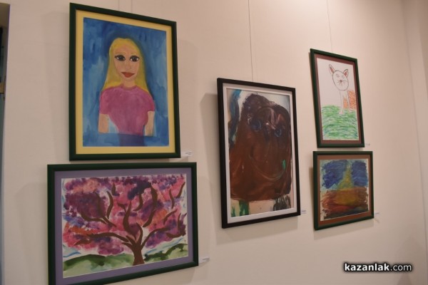 Различни творци се обединиха и създадоха “Различия“