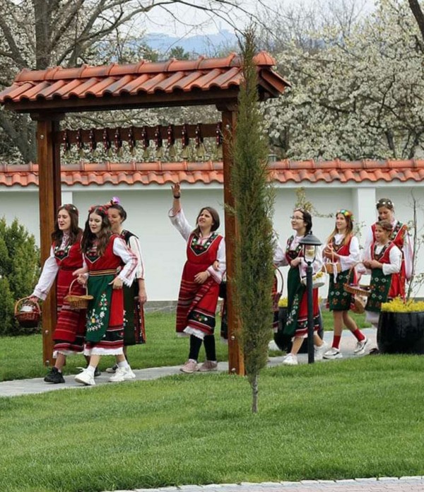 Посрещнете Великден и Гергьовден с агнешко на пещ в комплекс „Светилото”