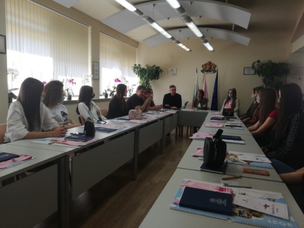 Първа среща на Кмета с кандидатките за Царица Роза 2021