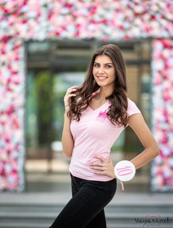 Вижте всички участнички в конкурс “Царица роза 2021“