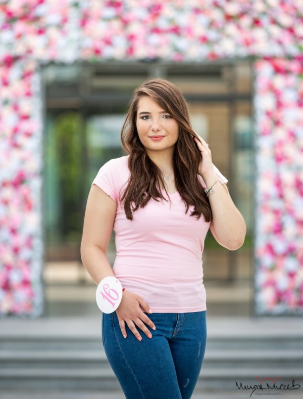 Вижте всички участнички в конкурс “Царица роза 2021“