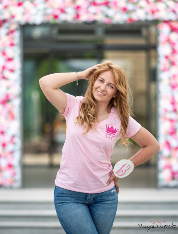 Вижте всички участнички в конкурс “Царица роза 2021“