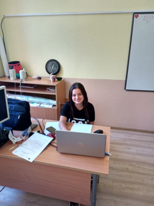 Ученици и учители си размениха ролите в ПГ „Иван Хаджиенов”