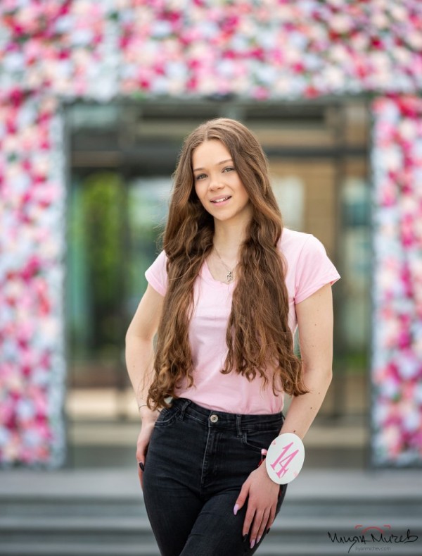 Вижте всички участнички в конкурс “Царица роза 2021“