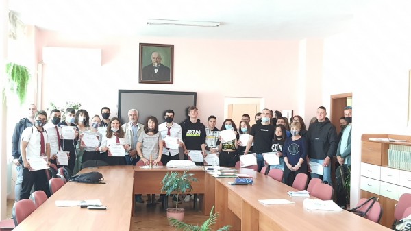 Ученици и учители си размениха ролите в ПГ „Иван Хаджиенов”