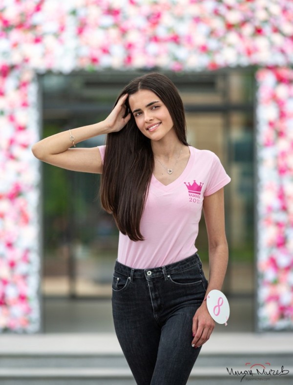 Вижте всички участнички в конкурс “Царица роза 2021“