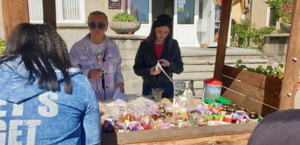 Над 2 000лв събра Пролетният базар в Розово