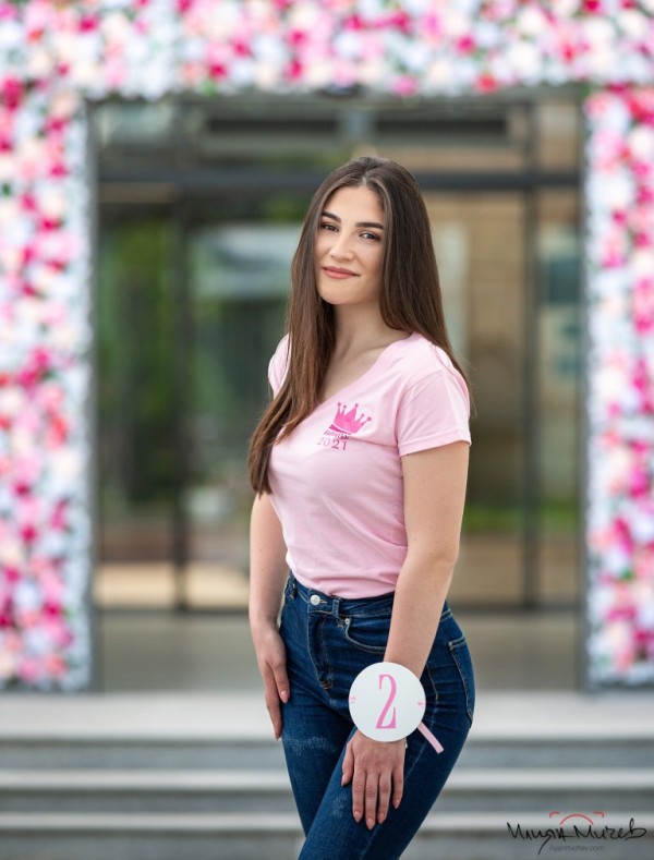 Вижте всички участнички в конкурс “Царица роза 2021“