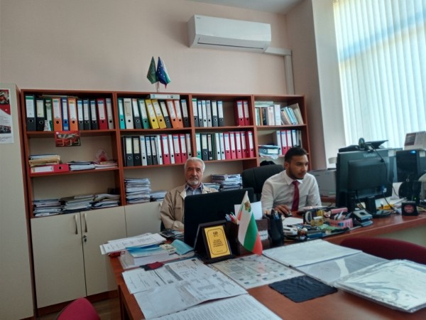 Ученици и учители си размениха ролите в ПГ „Иван Хаджиенов”