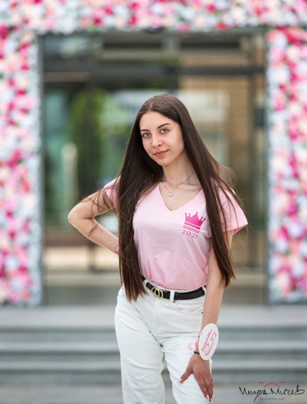 Вижте всички участнички в конкурс “Царица роза 2021“