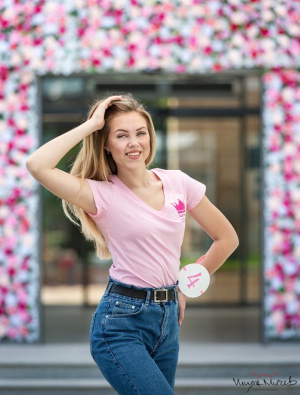 Вижте всички участнички в конкурс “Царица роза 2021“