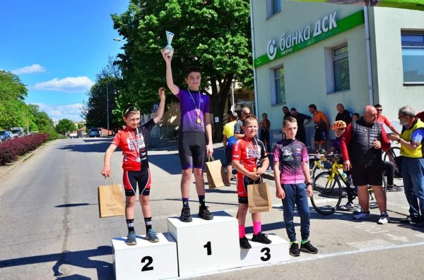 Казанлъшките колоездачни клубове с множество медали от две състезания