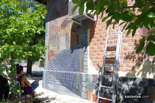 Млади художници пренесоха атмосферата на италианските улички в Казанлък