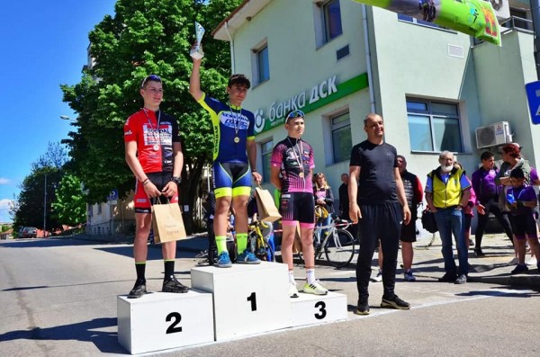 Казанлъшките колоездачни клубове с множество медали от две състезания