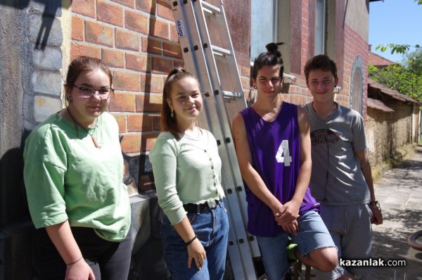 Млади художници пренесоха атмосферата на италианските улички в Казанлък