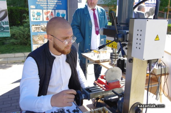 7 училища се представят днес в панорама на средното образование в Казанлък