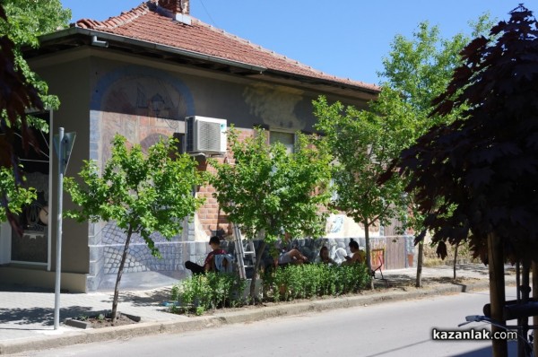 Млади художници пренесоха атмосферата на италианските улички в Казанлък