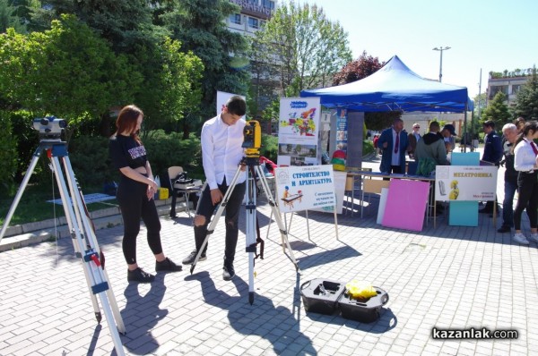 7 училища се представят днес в панорама на средното образование в Казанлък