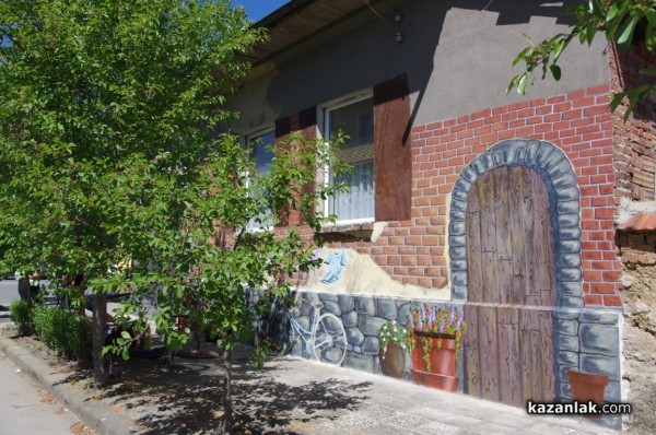 Млади художници пренесоха атмосферата на италианските улички в Казанлък / Новини от Казанлък