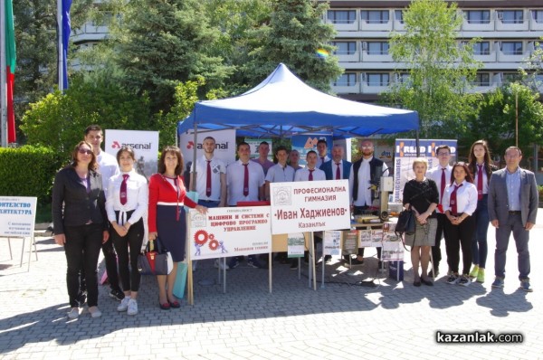 7 училища се представят днес в панорама на средното образование в Казанлък